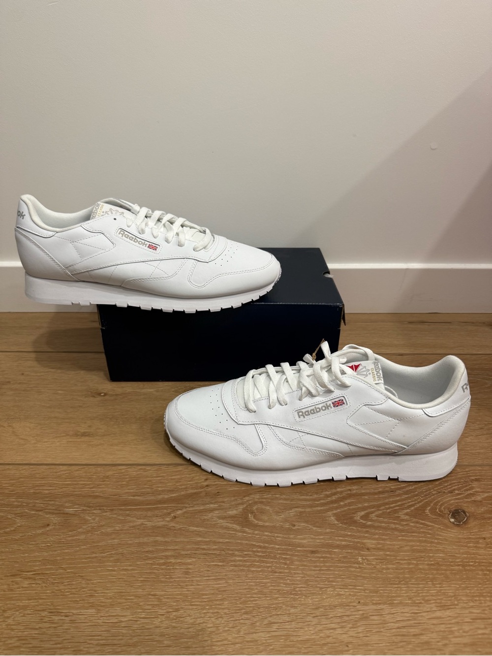 New W/O Box! Men’s Reebok Classic Leather White Grey Sneakers Size 15